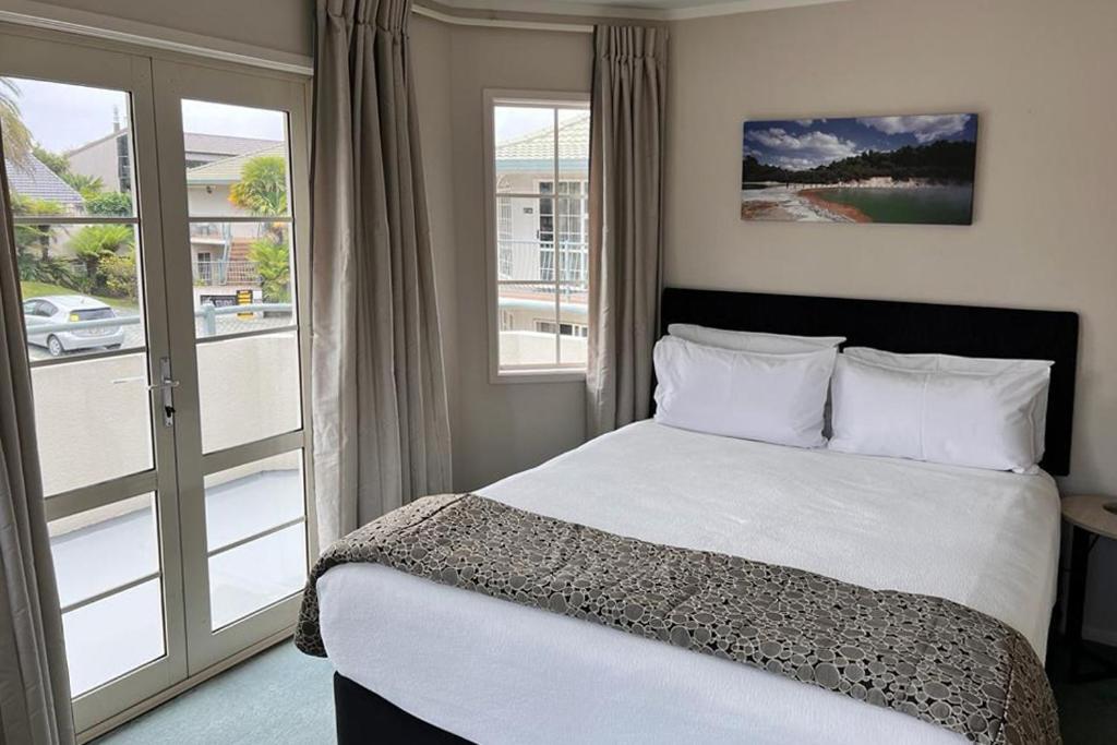 Silver Fern Rotorua Suites&Spa Exterior foto A typical room at the hotel