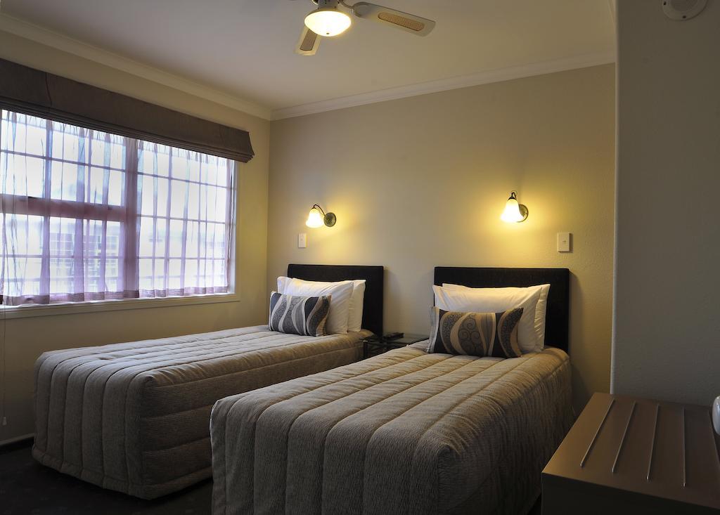Silver Fern Rotorua Suites&Spa Exterior foto A typical motel room