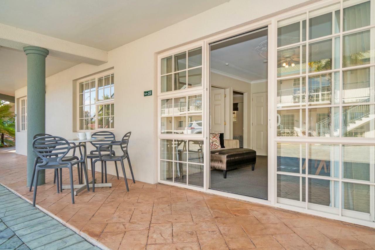 Silver Fern Rotorua Suites&Spa Exterior foto A sliding door