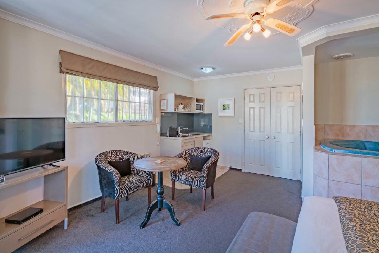 Silver Fern Rotorua Suites&Spa Exterior foto A typical studio apartment