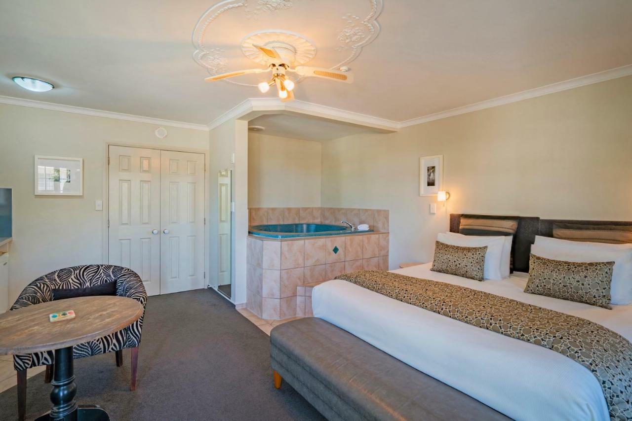 Silver Fern Rotorua Suites&Spa Exterior foto A room at the hotel