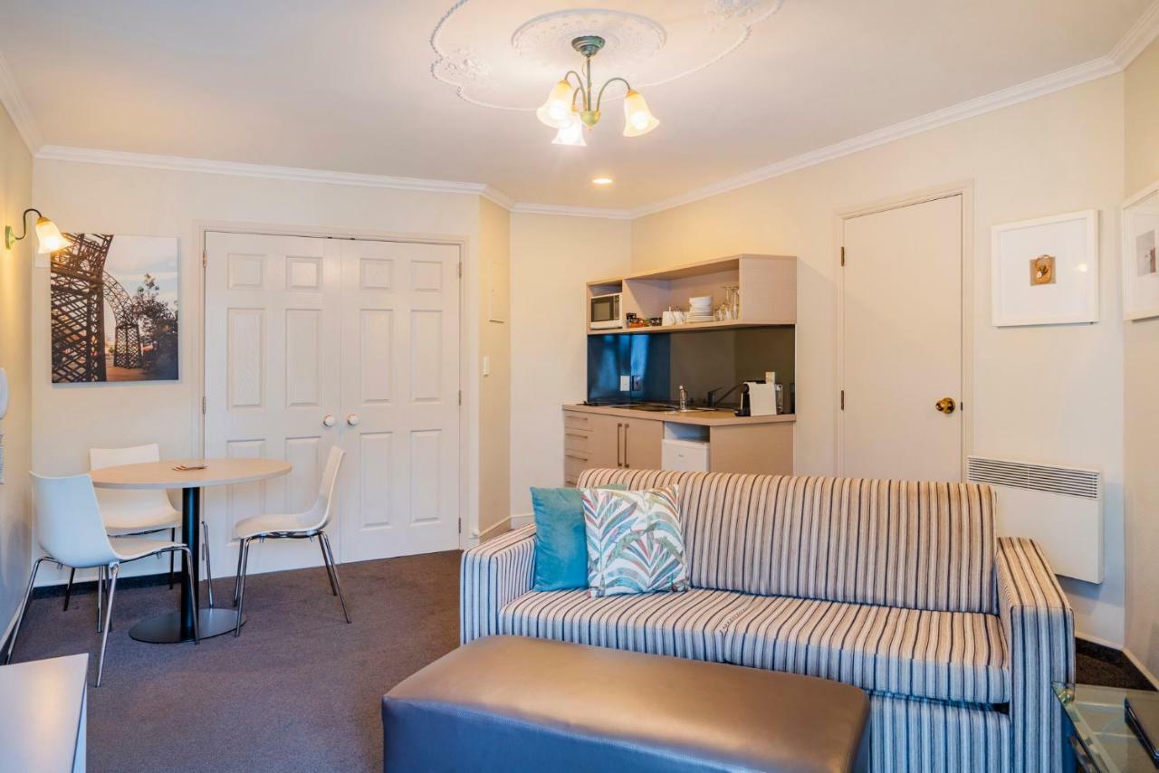 Silver Fern Rotorua Suites&Spa Exterior foto A typical studio apartment