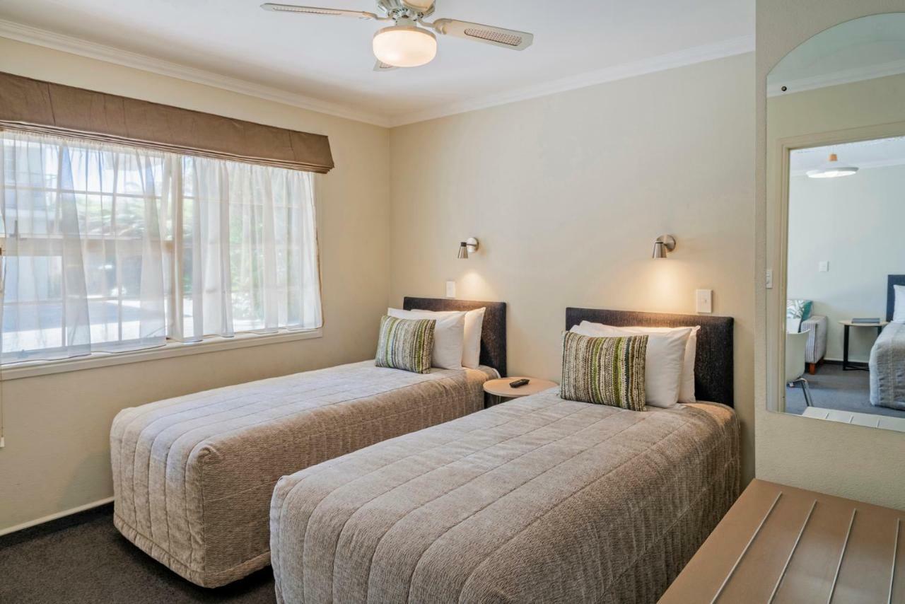 Silver Fern Rotorua Suites&Spa Exterior foto A typical bedroom at the hotel