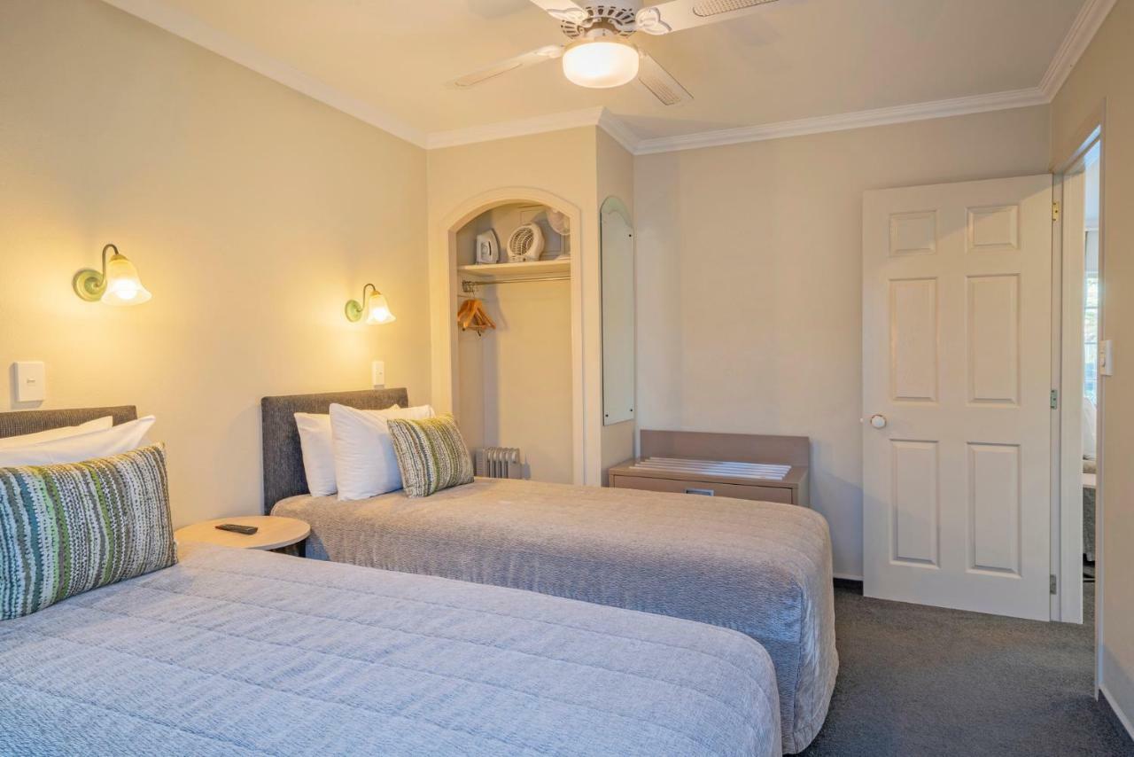 Silver Fern Rotorua Suites&Spa Exterior foto A bedroom at the hotel