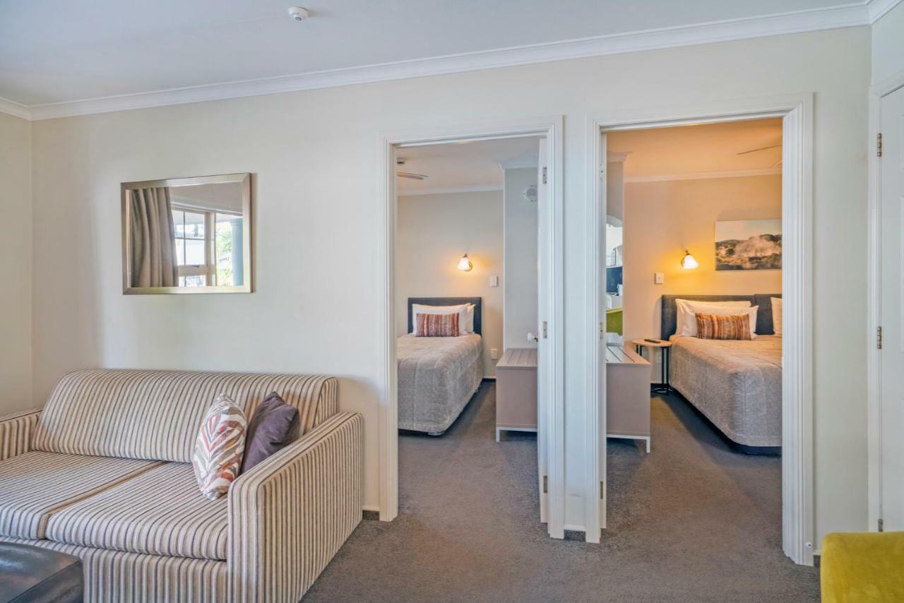 Silver Fern Rotorua Suites&Spa Exterior foto A typical two bedroom apartment