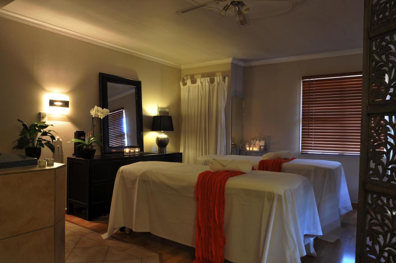 Silver Fern Rotorua Suites&Spa Exterior foto A massage room at a spa